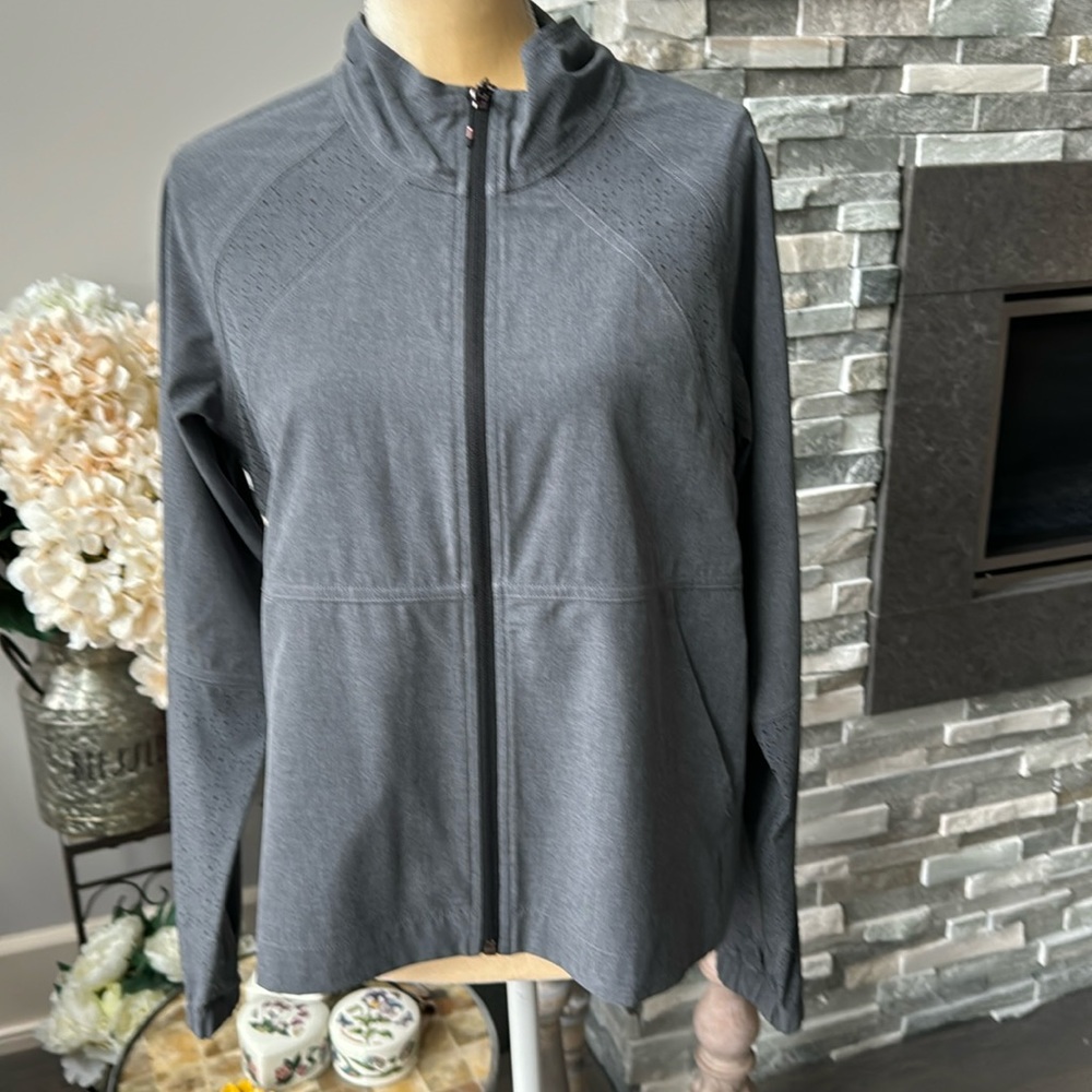 Calia by Carrie Underwood. Gray lightweight Warm up Jacket. Size Medium.